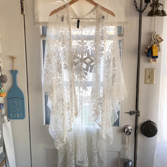 torrid Tops - Gorgeous White Lace Shawl Torris NWOT